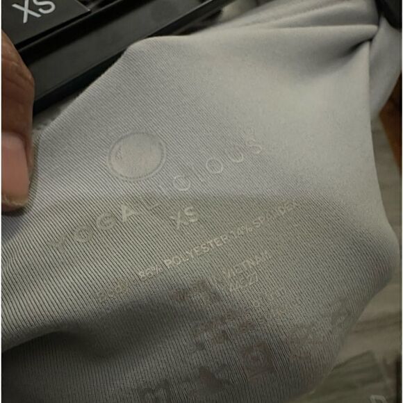 2 Yogalicious pants - Picture 9 of 10